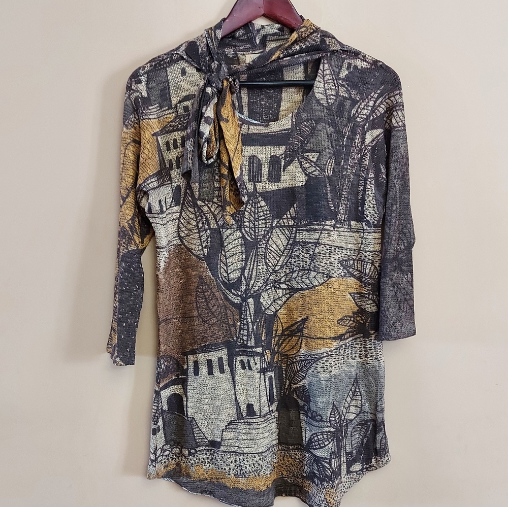 Atelier5 by Gozde Yilmaz long scoop neck sweater with tie at the neck